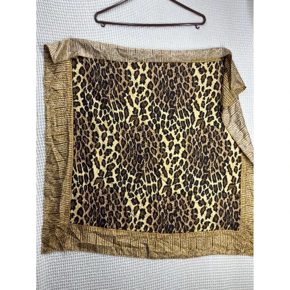 Mob Wife Womens Maggy London Square Scarf OS Leopard Gold